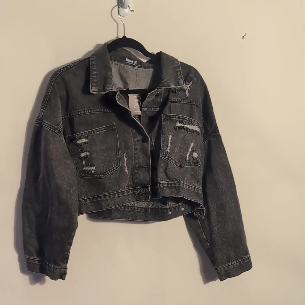 Women's Crop Jean Jackets BOHO Button Down Ripped Denim Jacket with Rhinestone